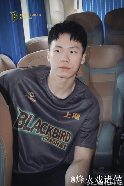 上海玄鸟队巡礼:赖益烨、汤杰等球员亮相NBL发布 上海玄鸟队巡礼:赖益烨、汤杰等球员亮相NBL发布