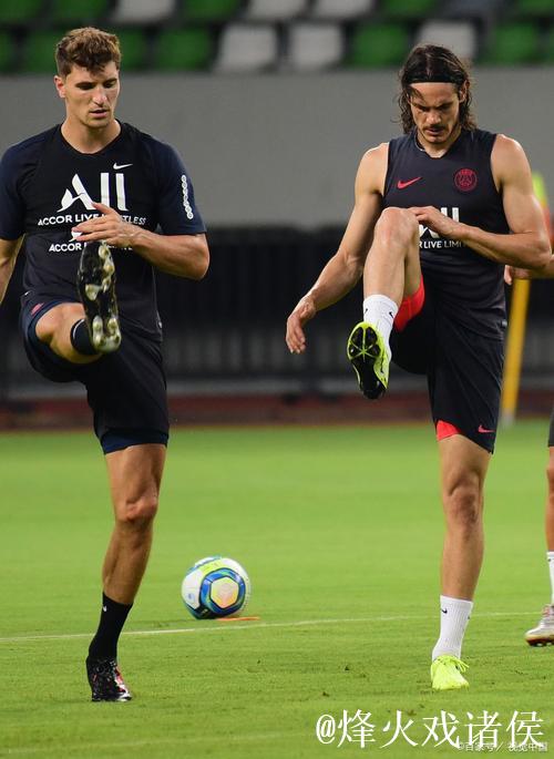 欧冠-伊尔迪兹惊艳世界波 尤文3-1力克埃因霍温迎来开门红 欧冠-伊尔迪兹惊艳世界波 尤文3-1力克埃因霍温迎来开门红